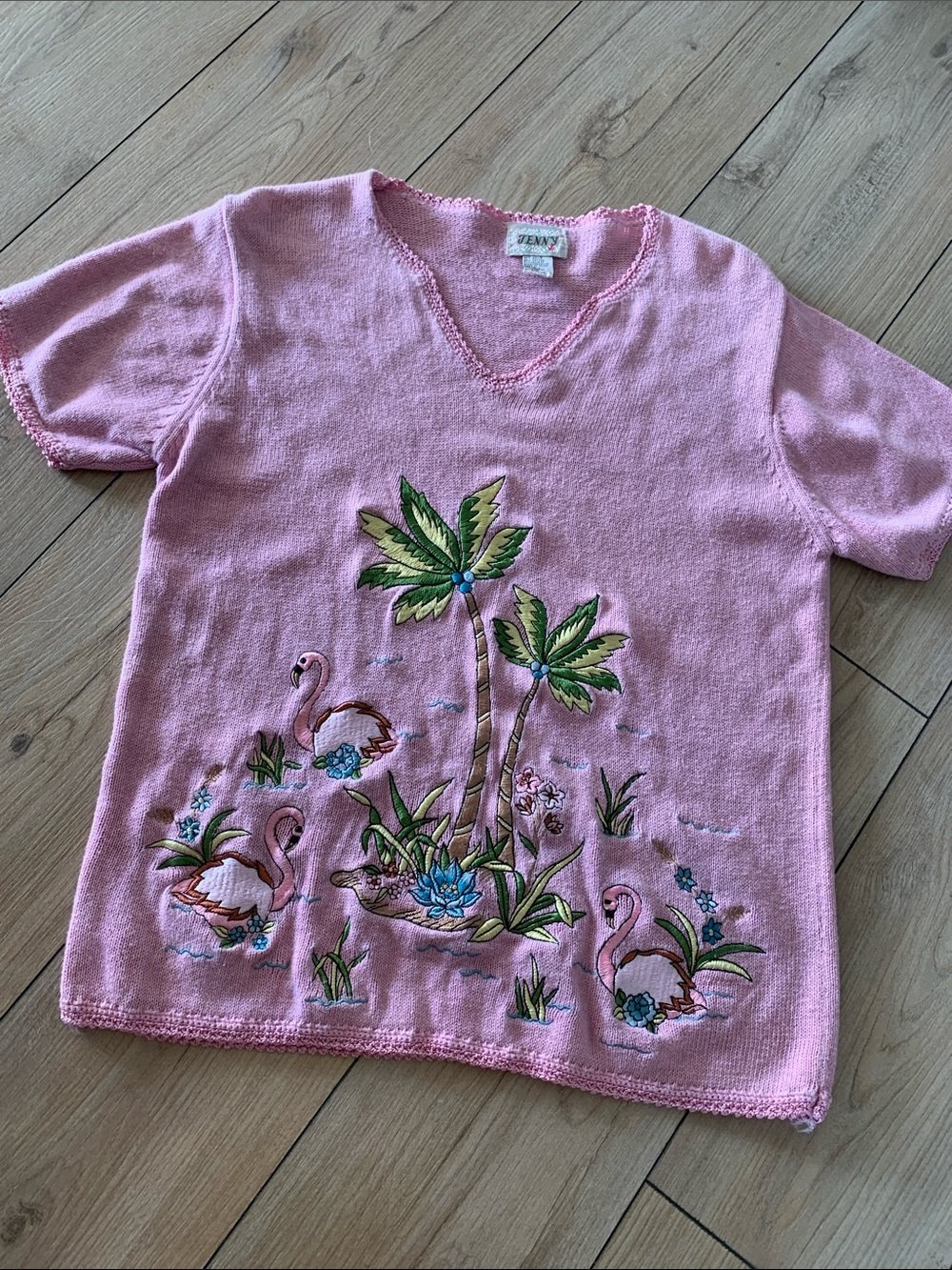 VTG 80s Pink Embroidered Flamingo & Palm Short Sleeve Tee 100% natural fibers